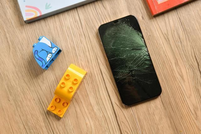 贴膜|家有喜欢玩手机的孩子怎么办?这款儿童护眼钢化膜可以了解下