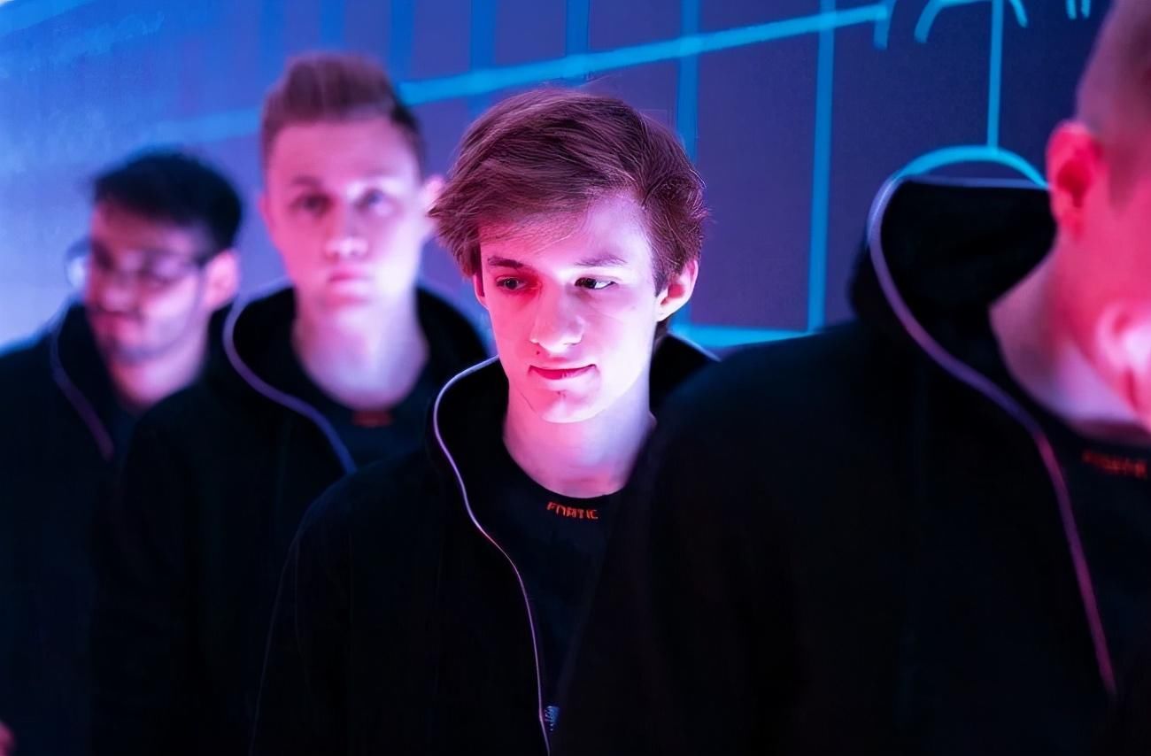 S10|FNC自欺欺人?回顾S10历程,想念零封TES的“BO3”