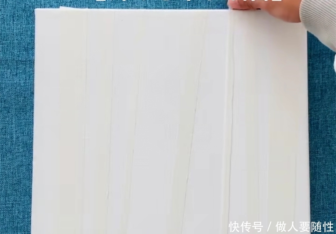 美术生有多厉害？用胶布和黑颜料作画，看到成品：墙都不服就服你！