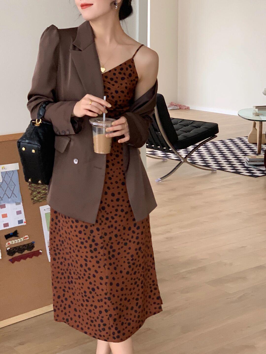 同款|复古潮流的姐妹装,同款不同色,搭配出不同韵味!秋天必选毛呢大衣和高筒靴!