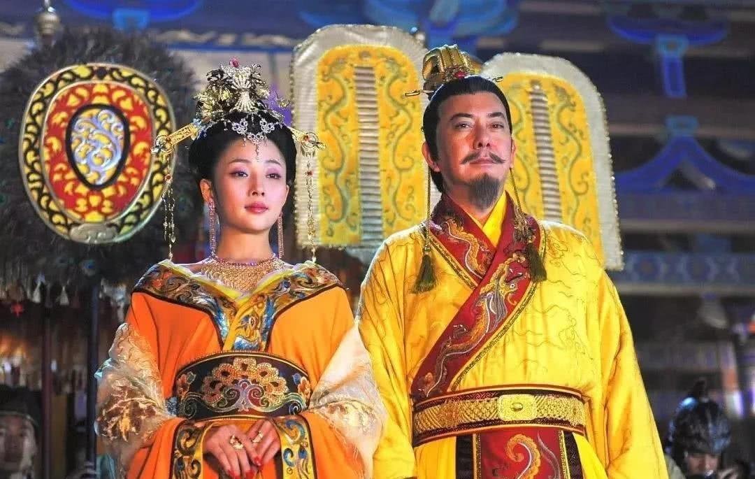 抛弃|马嵬事变，杨贵妃惨遭抛弃，李隆基对杨贵妃究竟是薄情还是痴情？