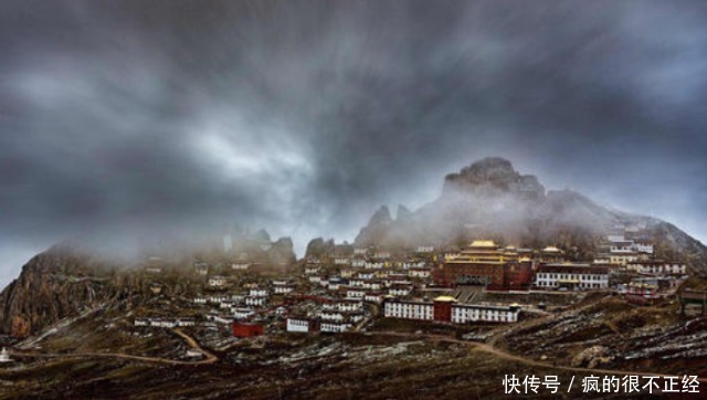 西藏海拔最高的寺庙，临悬崖而景色绝美，想去得先吃药且十分辛苦