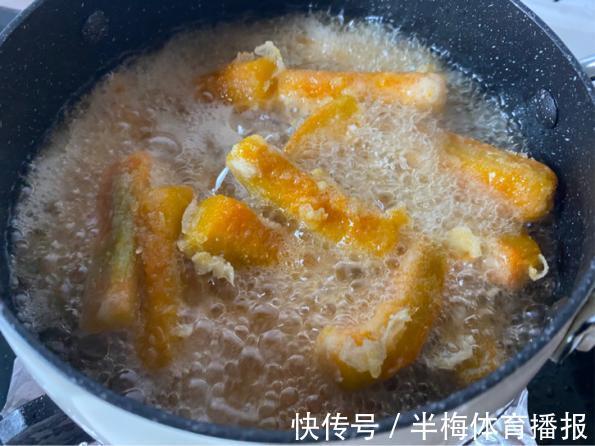 精华|简单易学，逆天的南瓜，搭配精华咸蛋黄，外酥里糯，全家都抢着吃