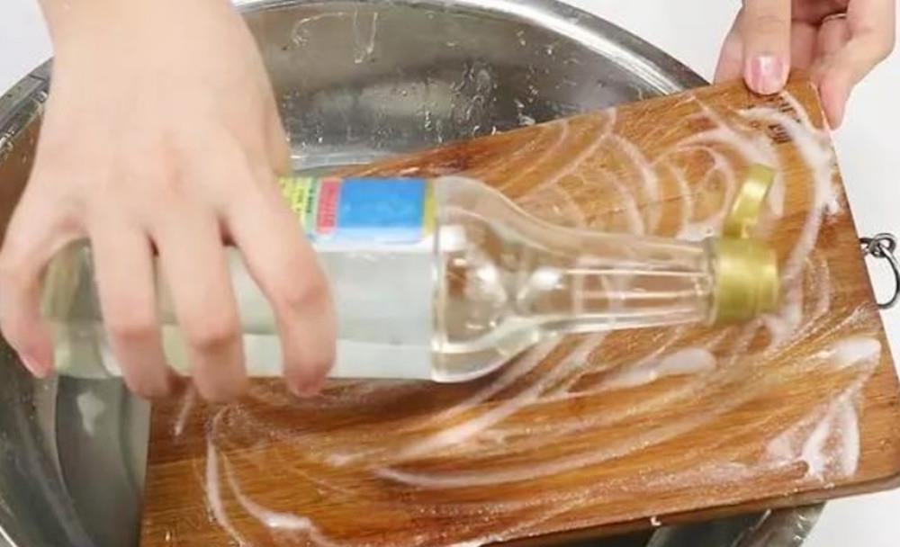 白醋|水壶水垢再厚也不怕,教你一招,1分钟轻松消失,一抹就掉