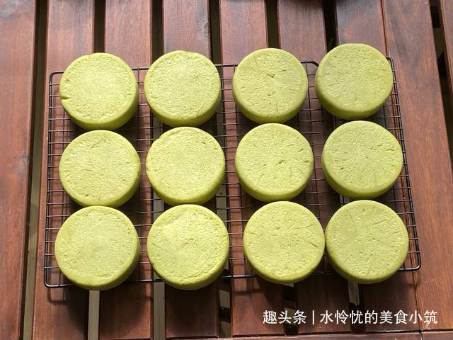 好吃又好看的小面包,扁扁平平的外貌像是一块‘饼’,其实不是哟