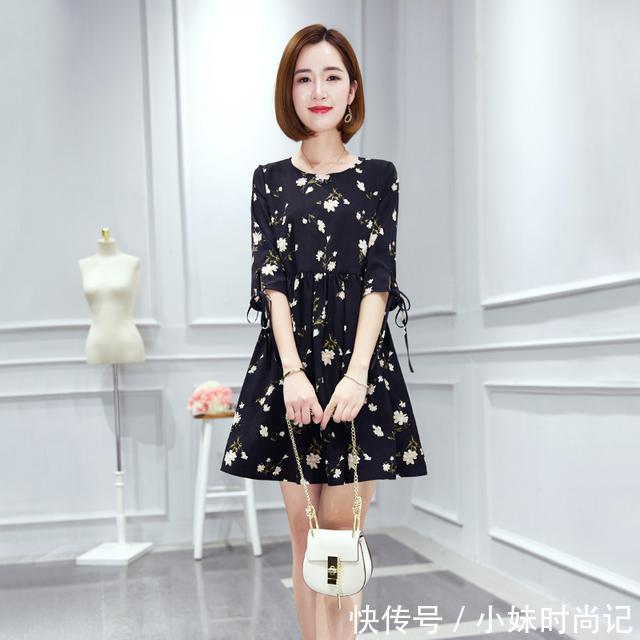 圆领|腹部偏大的胖mm,可以尝试较为宽松的裙子哦