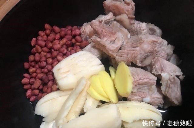 红皮花生|医生不会告诉你,失眠最怕这道汤,三天两头炖一锅,一觉睡到天亮