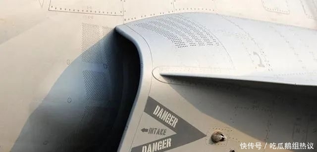 飞机身上的“筛子”到底是什么?