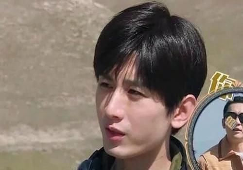 叫“Baby姐”已经过时了,看蔡徐坤是如何称呼杨颖的,超贴心