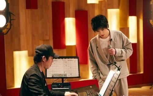 女孩|為她唱歌，偷偷去看她，讓華晨宇念念不忘的女孩原來是這個樣子