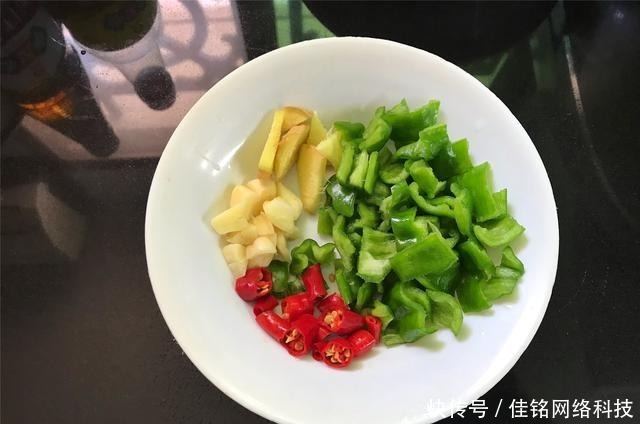 入秋后,这小海鲜最肥美,教你特色做法,鲜嫩入味,下酒又下饭