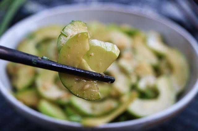 夏天别只知道凉拌黄瓜,它比黄瓜更脆爽,多吃清热解毒,再贵也值