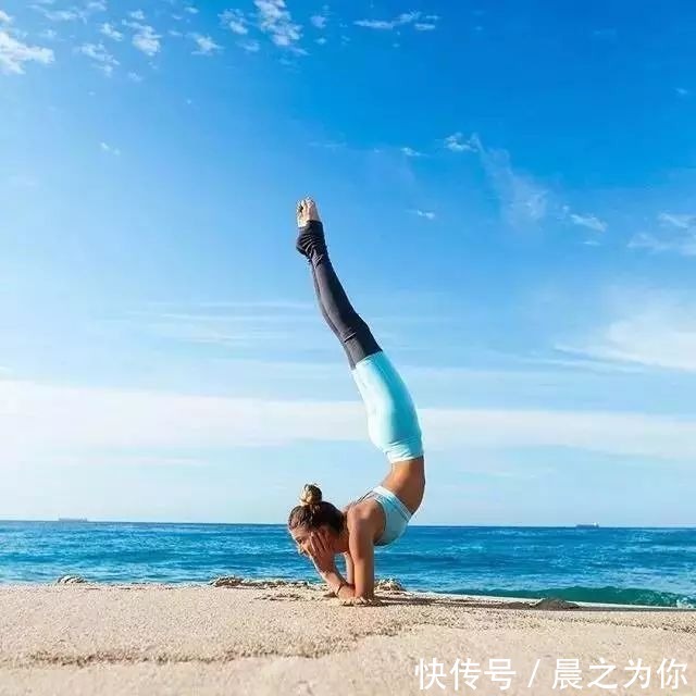 澳洲|95后的澳洲瑜伽女神，靠瑜伽年入千万，身材和颜值都让人非常羡慕