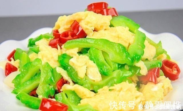 焯水|炒苦瓜时,有人焯水有人直接炒饭店大厨缺了这1步、咋炒都苦