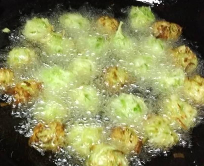 萝卜丸子|炸萝卜丸子，调面糊用淀粉还是面粉？多数人没搞明白，难怪不好吃