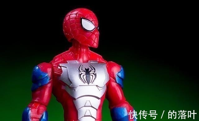 死侍|廉价版漫威手办,蜘蛛侠化为废墟,钢铁侠怀上双胞胎