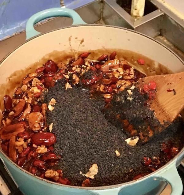 黑芝麻|掉发、白发、气色不好的,每周拿“它”当零食吃,显年轻还助睡眠