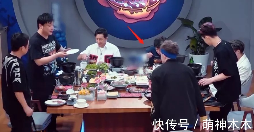 王一博|《街舞4》策劃又惹爭議，深夜火鍋吃傷隊長，人還沒飽就要做游戲