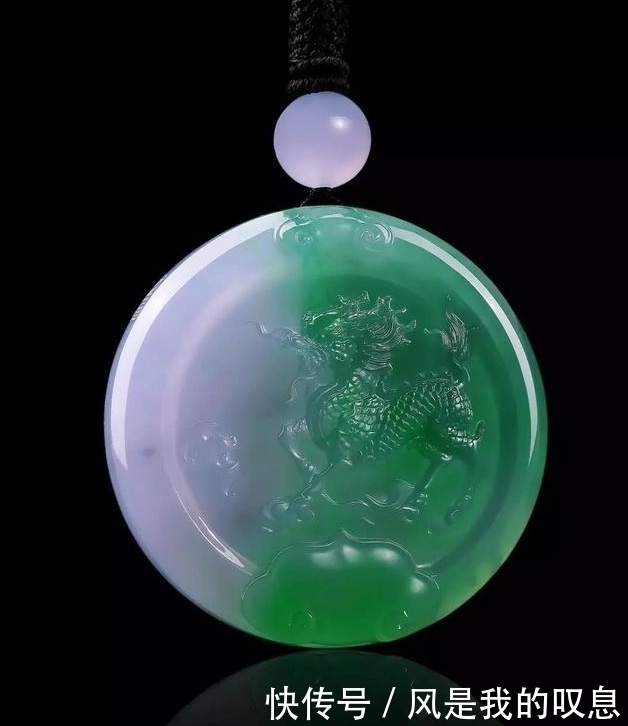 送出去|奇闻:送出去的一块翡翠废料,闺蜜拿去酱紫做,瞧到成品不淡定