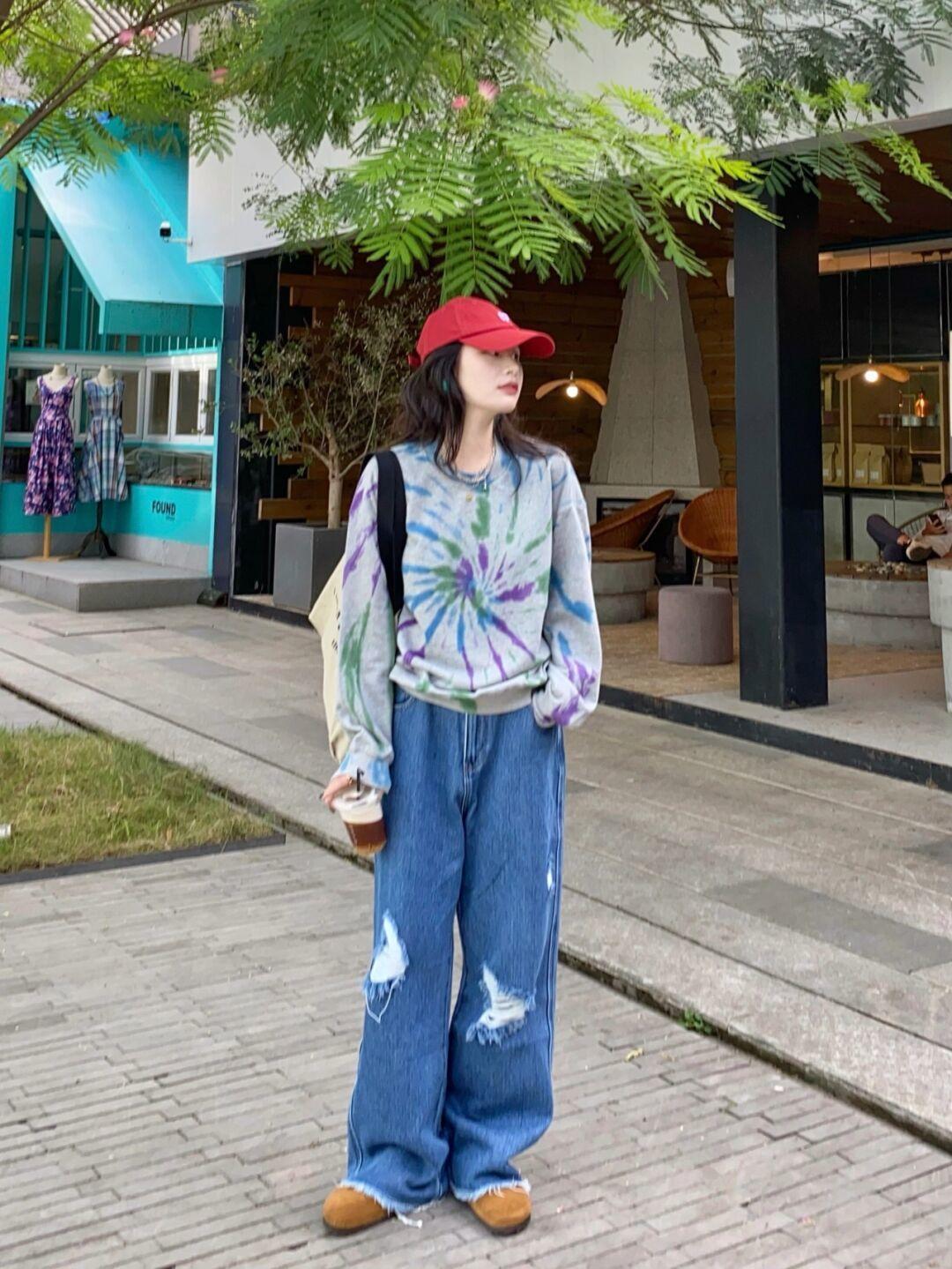 碎花裙 不费力穿搭指南,卫衣搭配牛仔阔腿裤简约洋气,少女感扑面而来