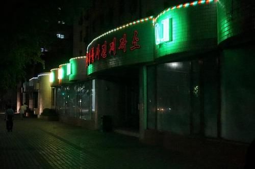 网友夜游朝鲜，在平壤大街上的所见所闻