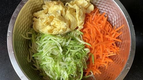 解馋|入秋后，我家这道菜经常吃，比丝瓜营养，上锅蒸着吃，太解馋了