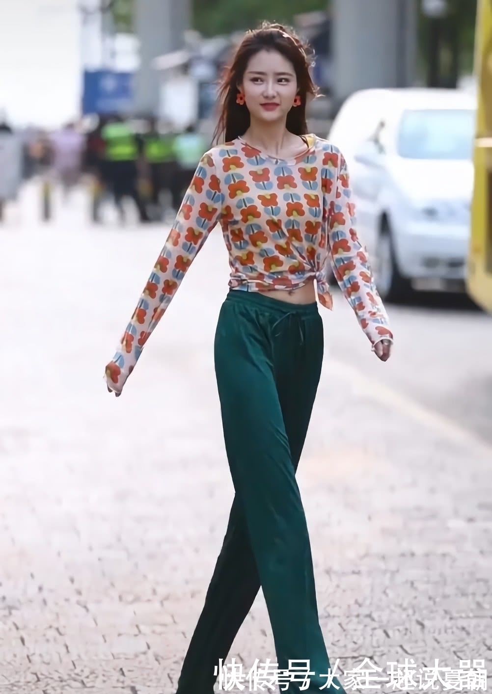 大长腿 现在流行什么裤子网红小姐姐都爱“豇豆裤”,穿上十级显瘦