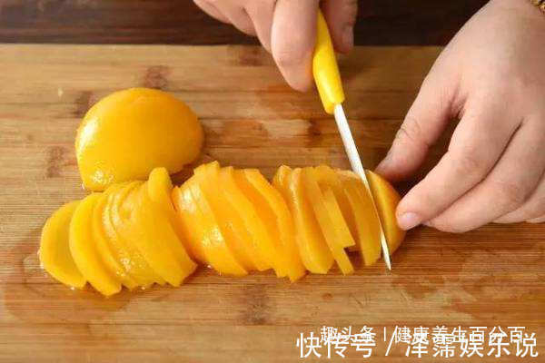 黄桃|女性多吃此果，腰腿有劲，色斑和皱纹淡了，皮肤细腻又白皙