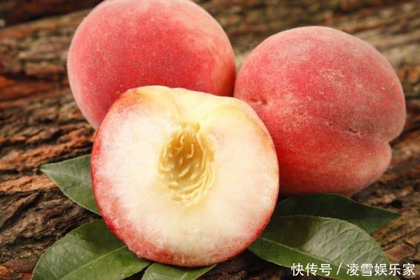 买桃子别只看颜色，老果农教你4个窍门，保证个个香甜又多汁！