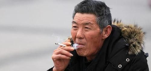 尼古丁的“劲敌”被发现,白开水里加上它,清除肺毒,肺病绕远路