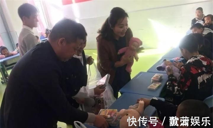 礼物|幼儿园放寒假发“礼物”,引起家长不满:这就是糊弄小朋友