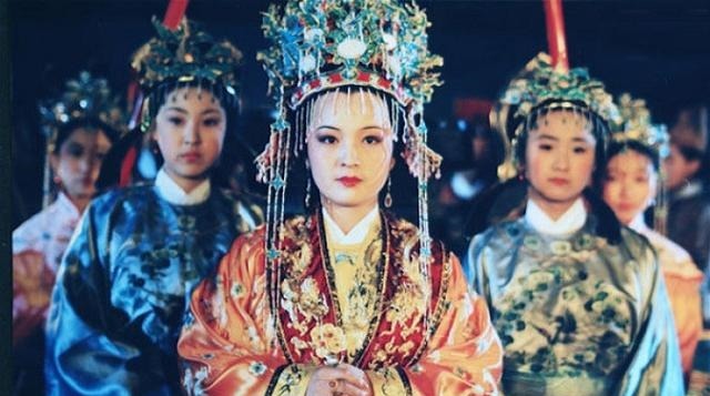 红楼梦&贾元春是不是皇后其实,王熙凤早已一语道破!