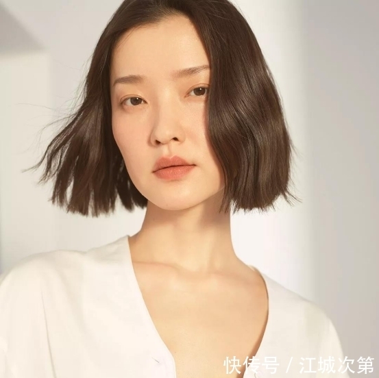 脸型 换发型别执着于黑长直,按“脸型”换发型,轻易不会出错!