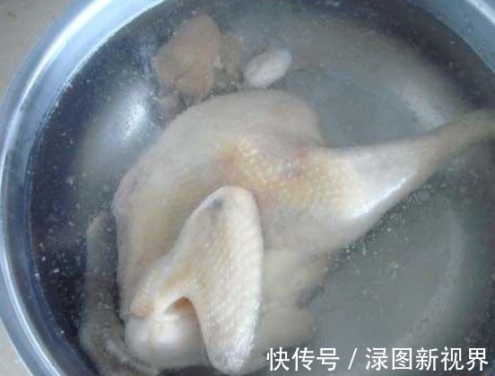 白切鸡直接水煮就错了,这才是正确做法,肉质紧实滑嫩,太香了