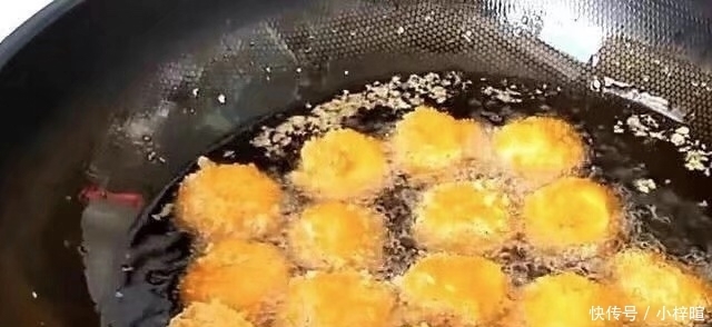 1碗面粉,2个鸡蛋,如此做一盘,外脆里嫩,当零食做主食都可以