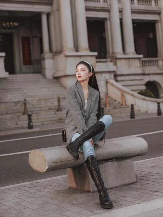 卡其色|秋冬,怎么穿西服超好看?搭配上半身裙或者紧身裤,高级又洋气