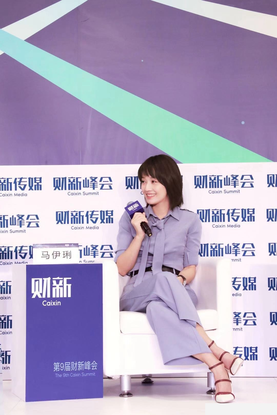 高跟鞋|马伊琍又换新发型,仅仅留长一点点,搭配刘海也太减龄了吧!