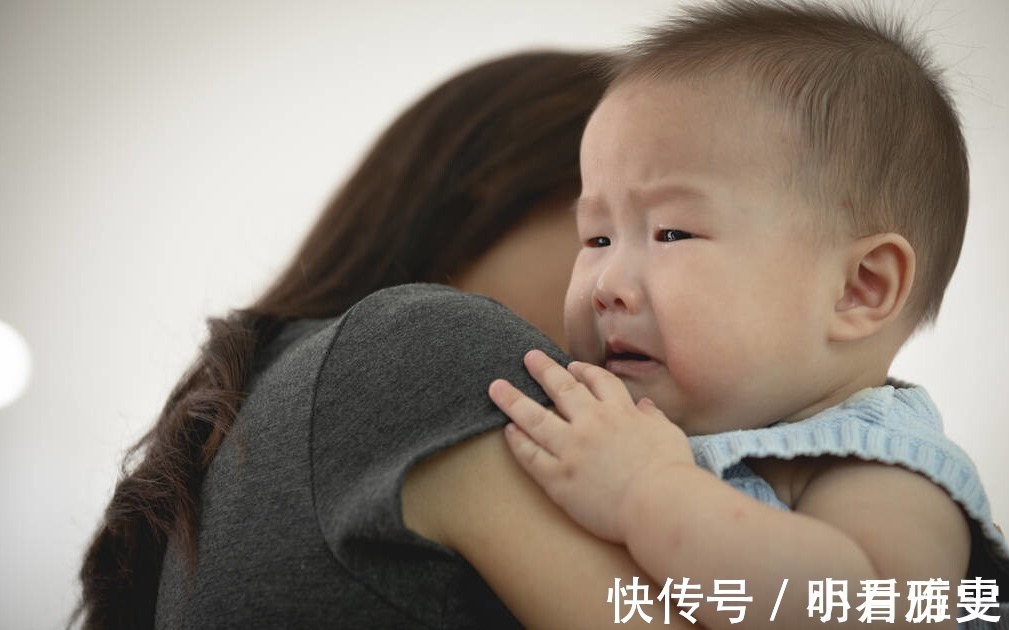 睡眠|婴儿睡觉时为什么妈妈一走就秒醒?3个原因,只有妈妈才懂