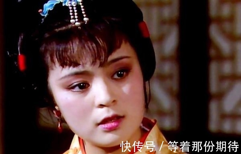 薛宝钗!薛宝钗大婚,贾探春不在婚礼现场待着,怎么跑去了林黛玉的潇湘馆