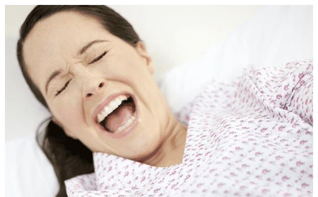 产妇生|“生孩子就不要尊严吗？”90后宝妈含泪控诉，脱裤子只是开始