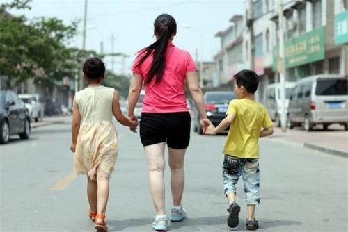 70后|孩子多的家庭,排行第几的孩子比较有出息呢?通常是家里的这个娃