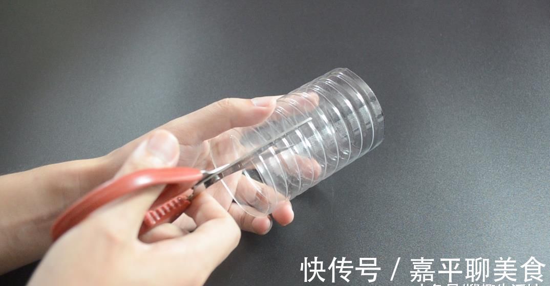 废弃的塑料瓶简单剪几刀, 放在家里有大用处, 看完你会感谢我的