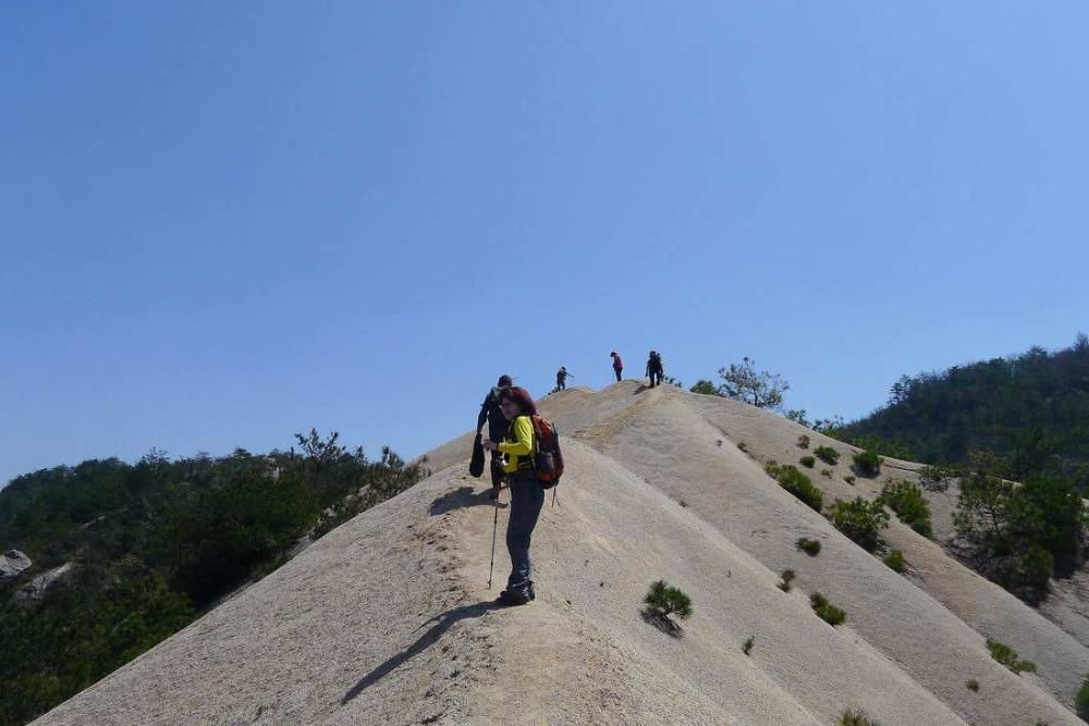 免费|安徽有座“神山”，被称“高山中的沙漠”，门票免费堪比黄山