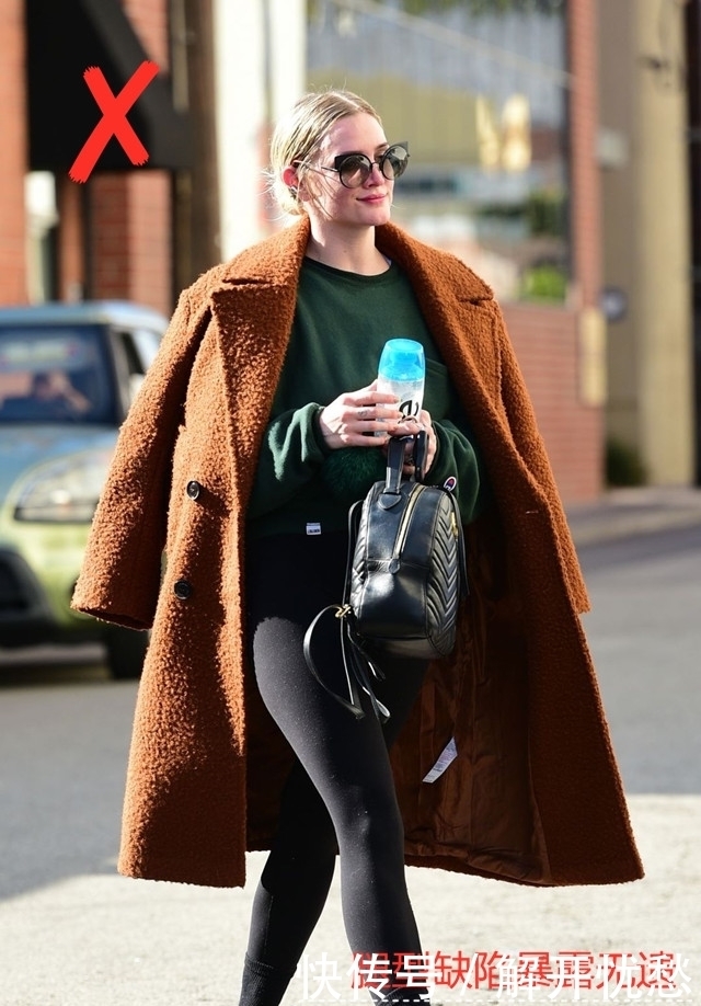 显瘦|讲真的,穿大衣时,最好别配这2种裤子,多穿另外3种,显瘦又洋气