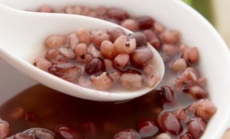 桃胶|女人别太节俭4种“零食”要多吃,美白养颜,延缓衰老更年轻