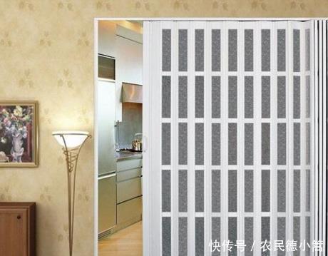折叠门|厨房别再装推拉门了，我家装之前没听劝，入住才知吃大亏了！