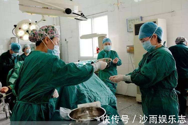 产妇|分娩结束,产妇说“嗓子痒想咳嗽”,大夫听了立刻变脸准备抢救