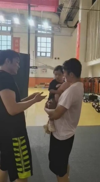 宫鲁鸣|山东男篮最新消息：丁彦雨航现身，双外援续约，西王欠薪有望解决 2021