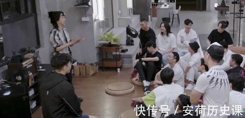 春哥|哥哥们互送礼物,又让多少人泪目了?