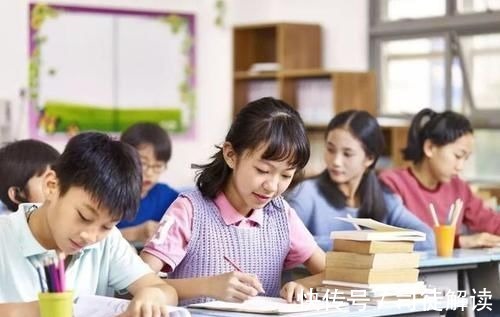 攀比 初中能穿得起“AJ”的学生,无非就是这3种,最后一种不可取